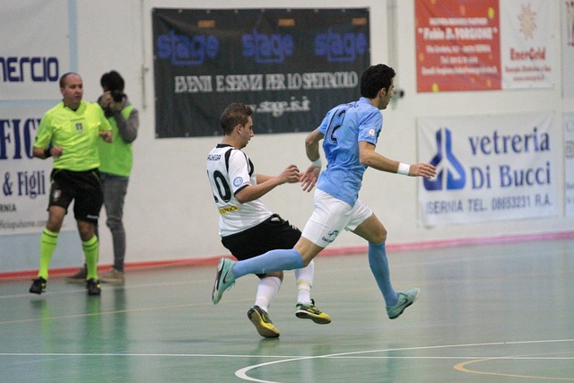 勇士队以 勇士队以