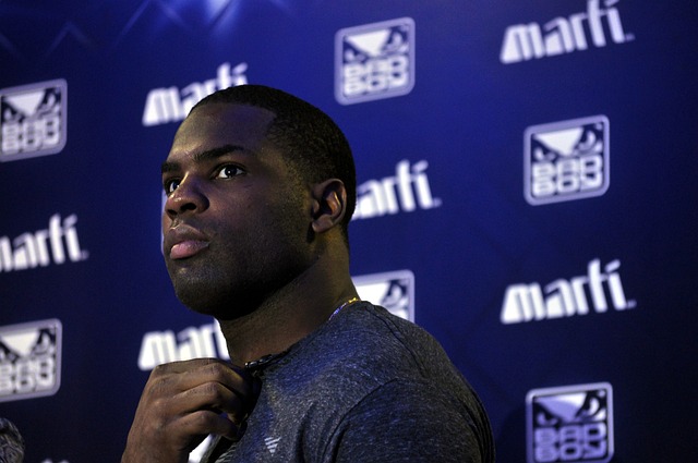 詹姆斯-哈登伤势恶化，快船战绩或遭受重创？.